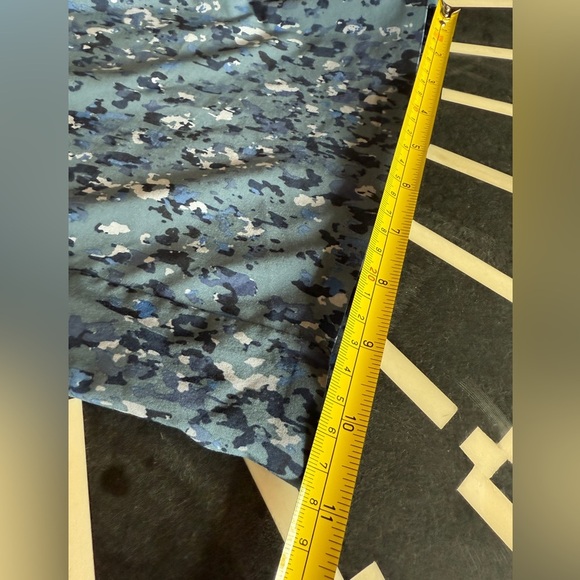 Athleta Blue Wide Leg Cropped Pants Blue Camo Pattern- {6} - Picture 5 of 11